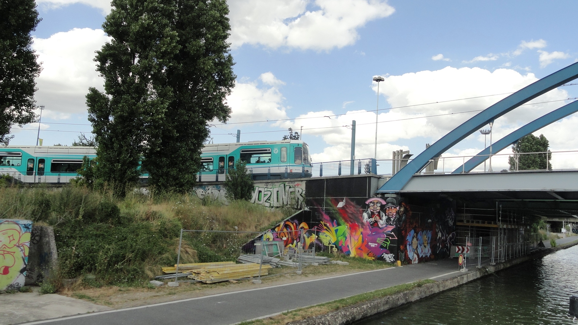 Canal de l'Ourcq, Pont de Bondy - Passage du Tram 1
