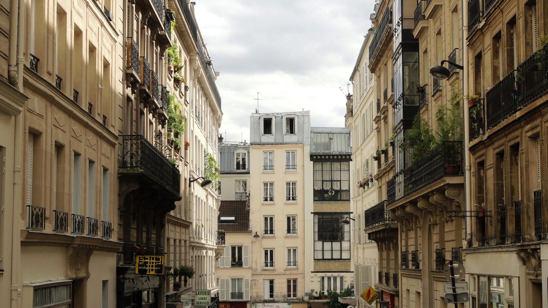 Balade dans Montmartre et les Abbesses  - Rue Burq