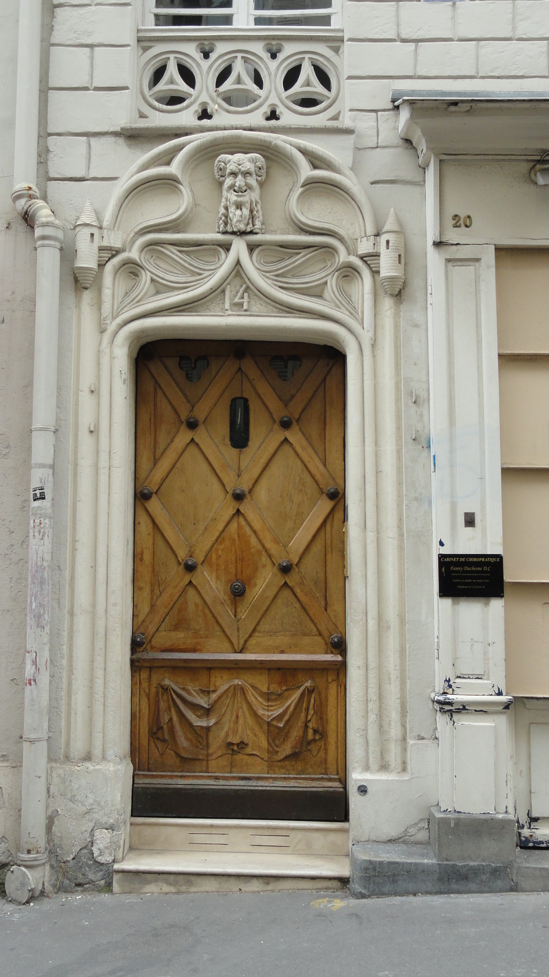 Balade dans Montmartre et les Abbesses  - Porte du n°14 rue Durantin