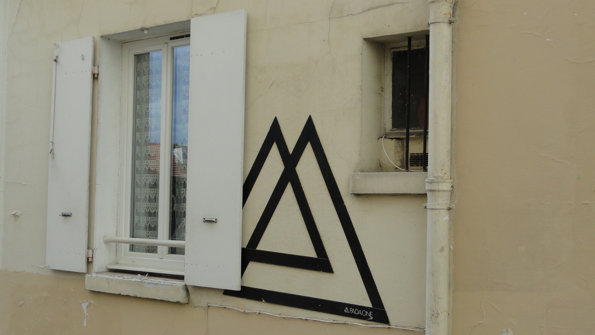 Balade dans Montmartre et les Abbesses  - Fenêtre
