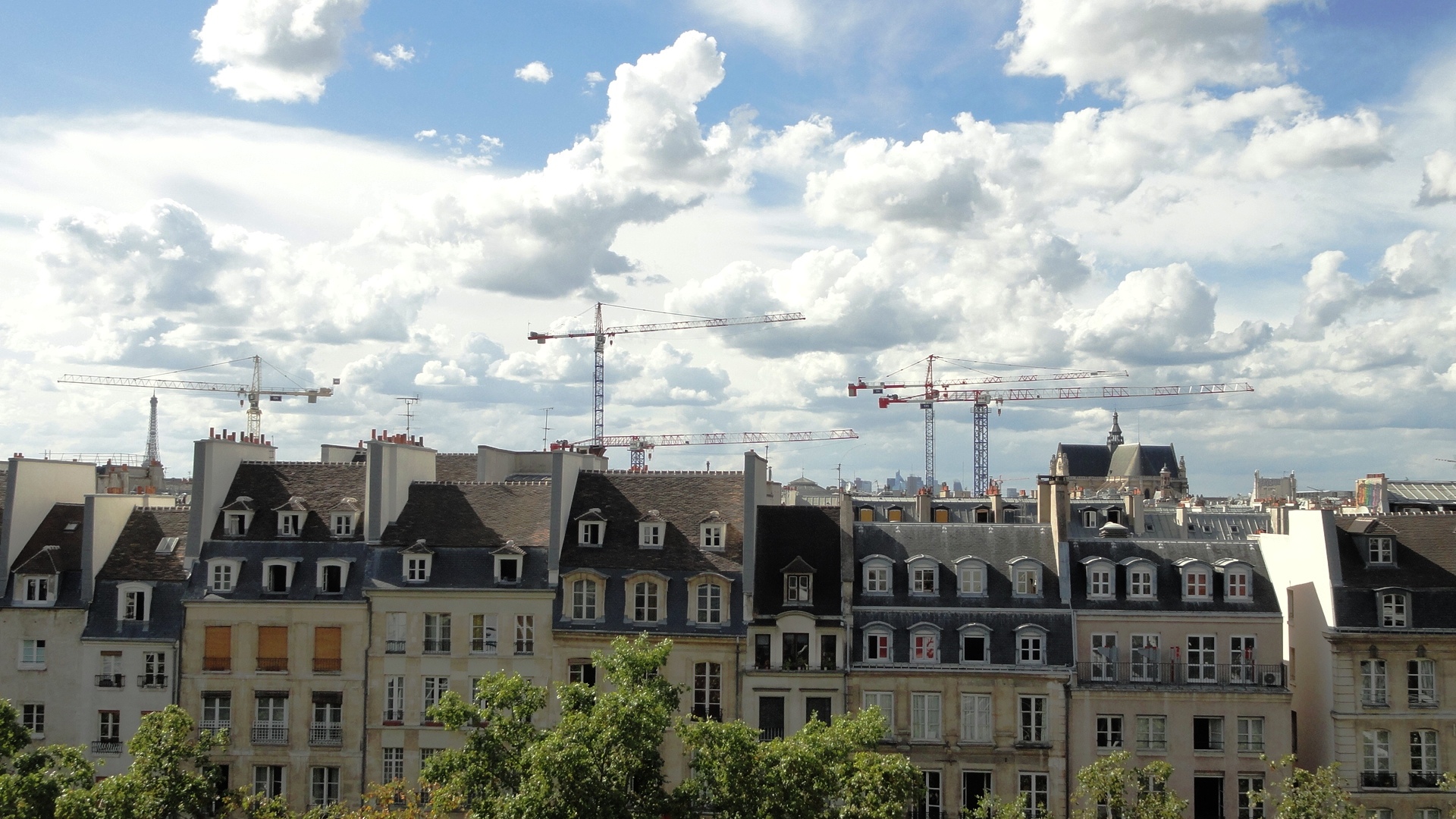 Centre Pompidou - Vue depuis la terrasse du 2eme - Toits et grues