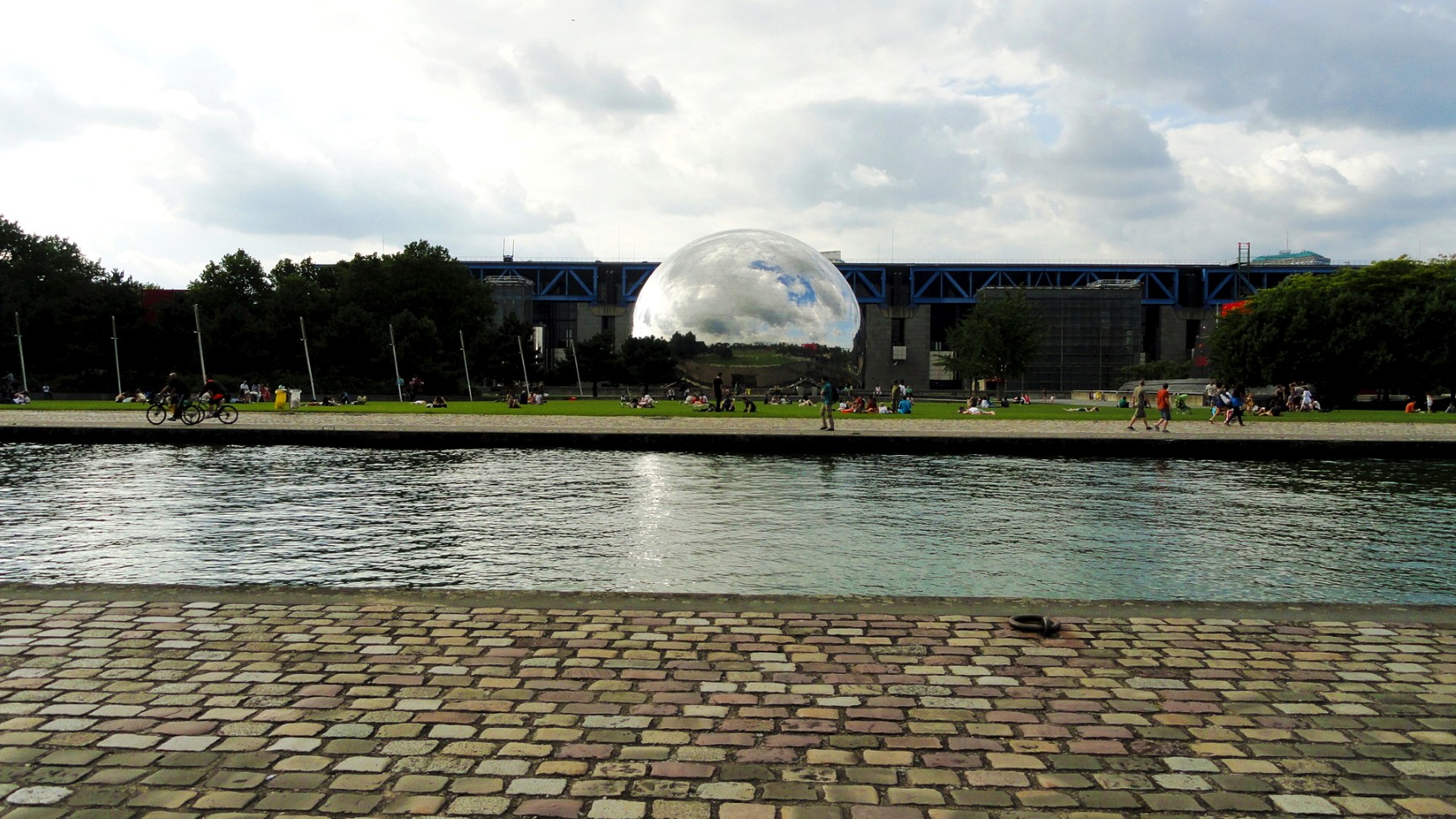 Canal de l'Ourcq - Paris - Parc de la Villette - La Géode