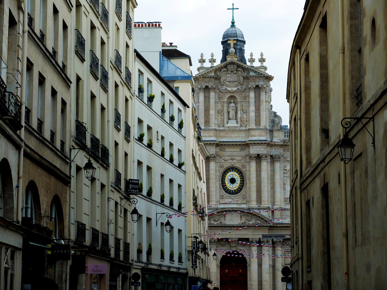 Rue de Sévigné - Vue sur l'Eglise Saint Paul Saint Louis