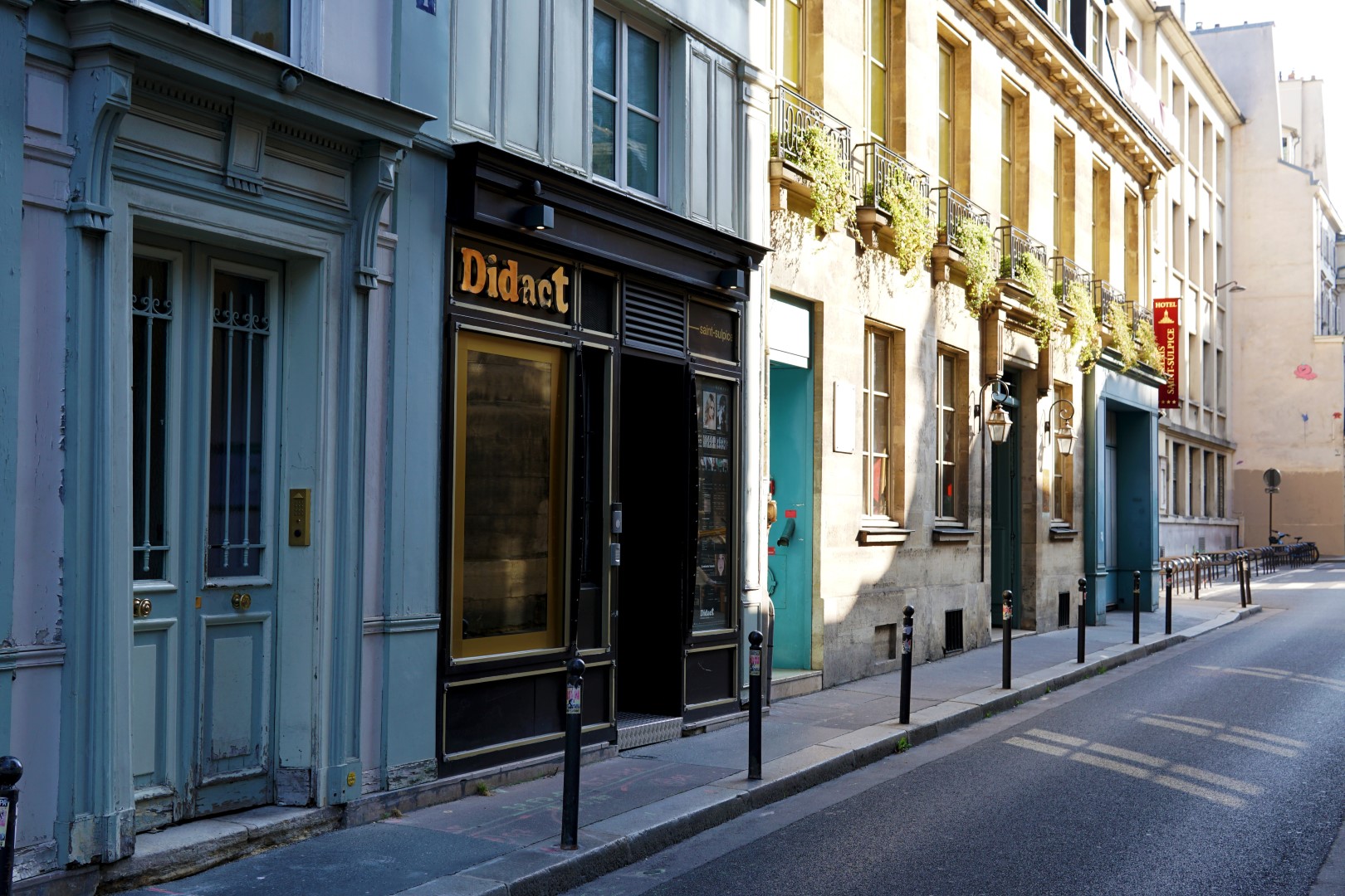 Rue Saint Sulpice - Une balade autour d'Odéon - 5e et 6e arrondissements de Paris