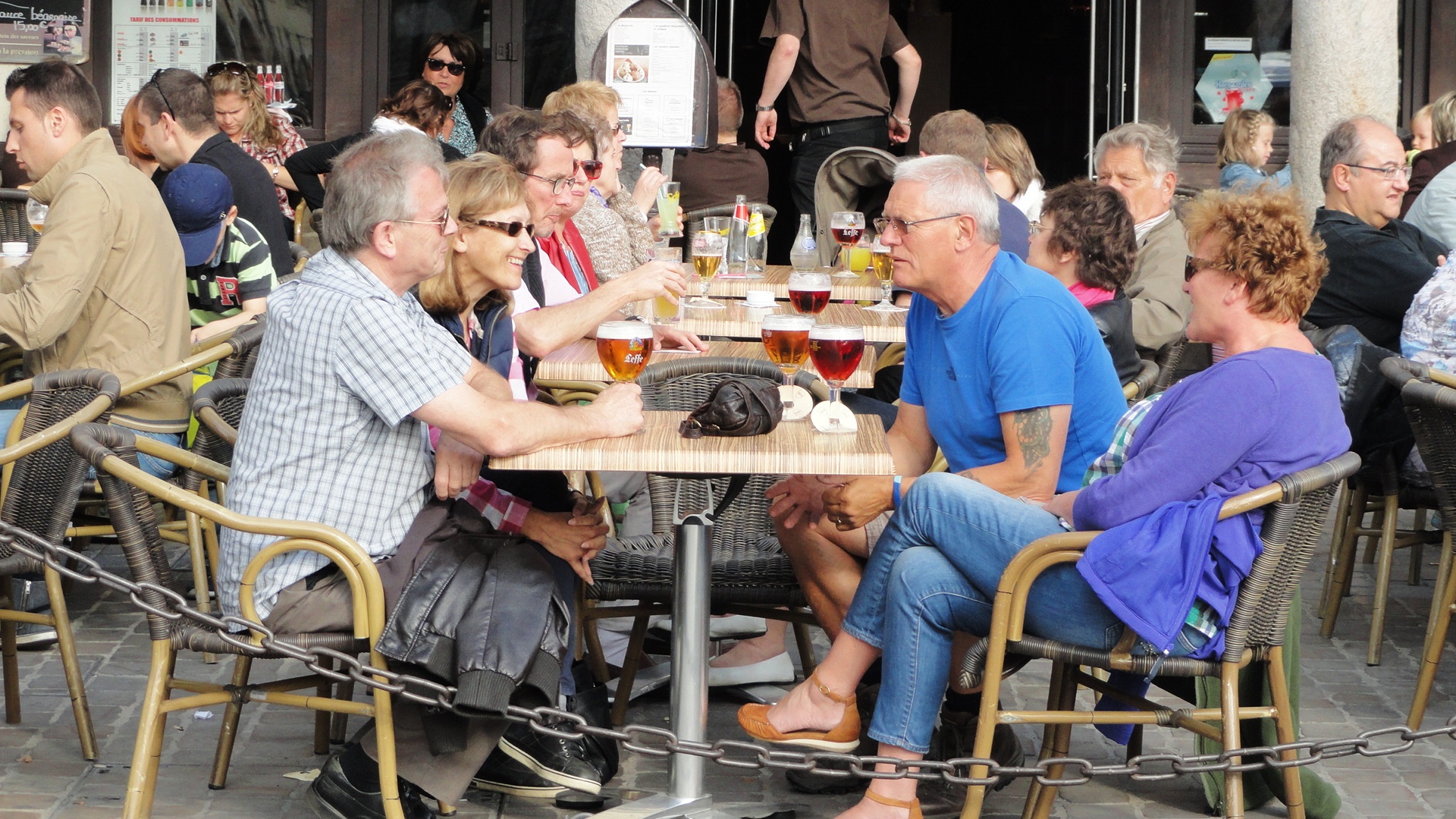 Arras - Place des Héros - Une bière en terrasse 