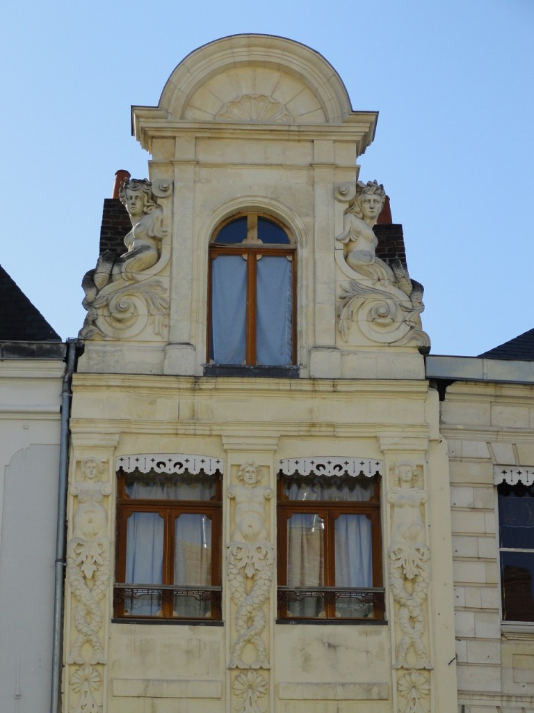 Arras - Place du Théâtre - La Maison aux Sirènes