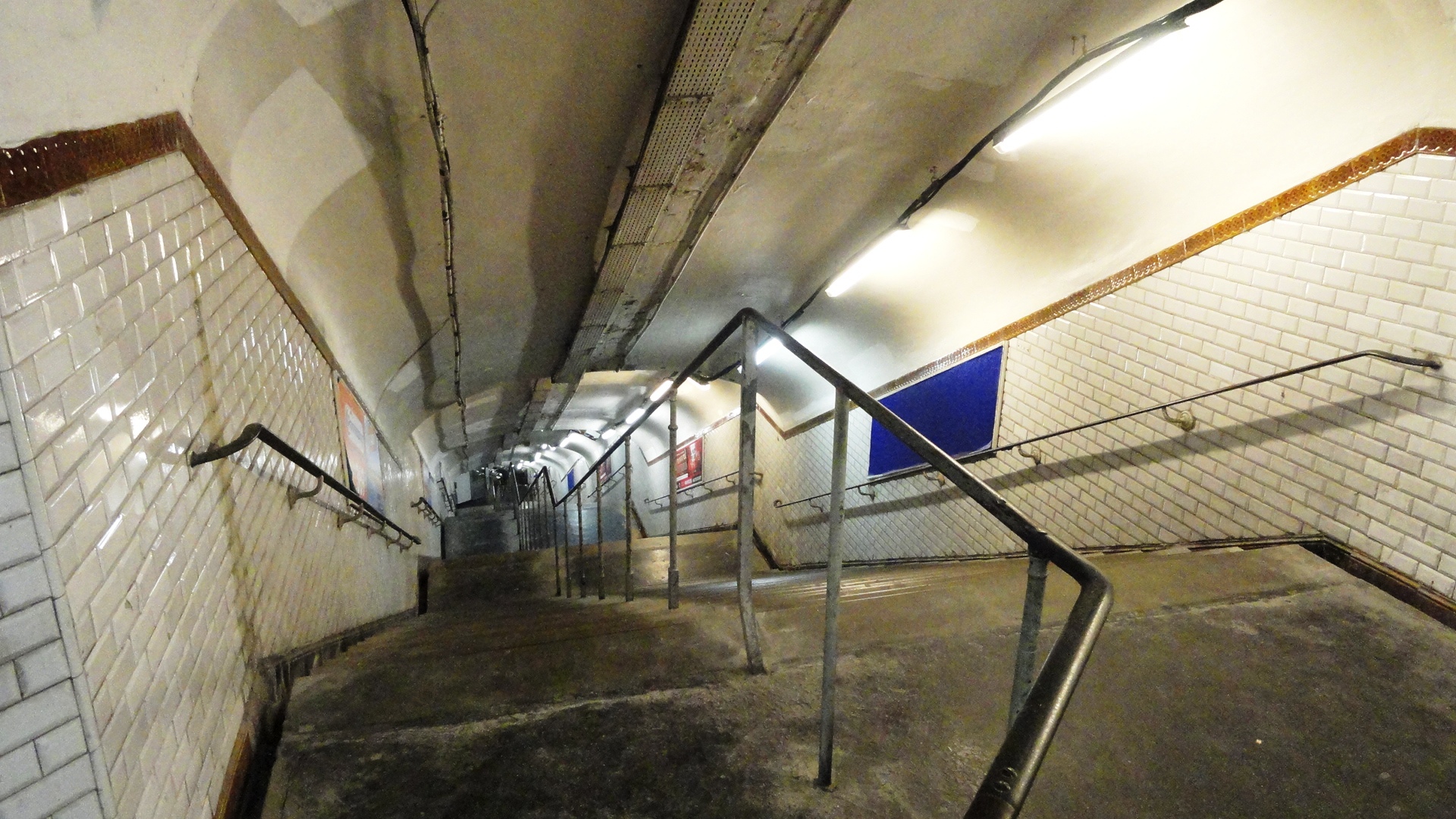 La ligne 3 bis - Station Porte des Lilas, Escaliers 