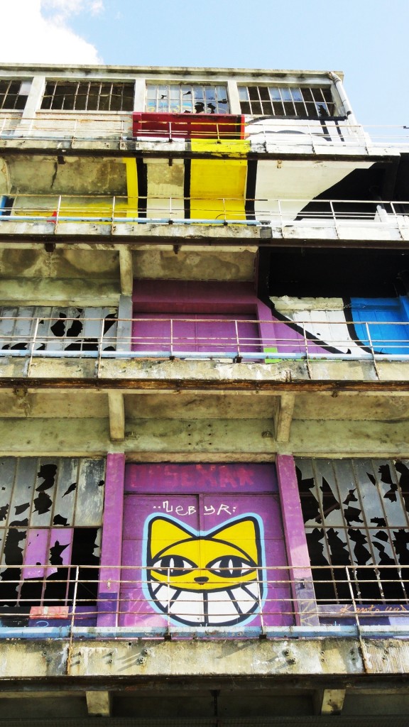 Street art au bâtiment des Douanes, Pantin - M. Chat