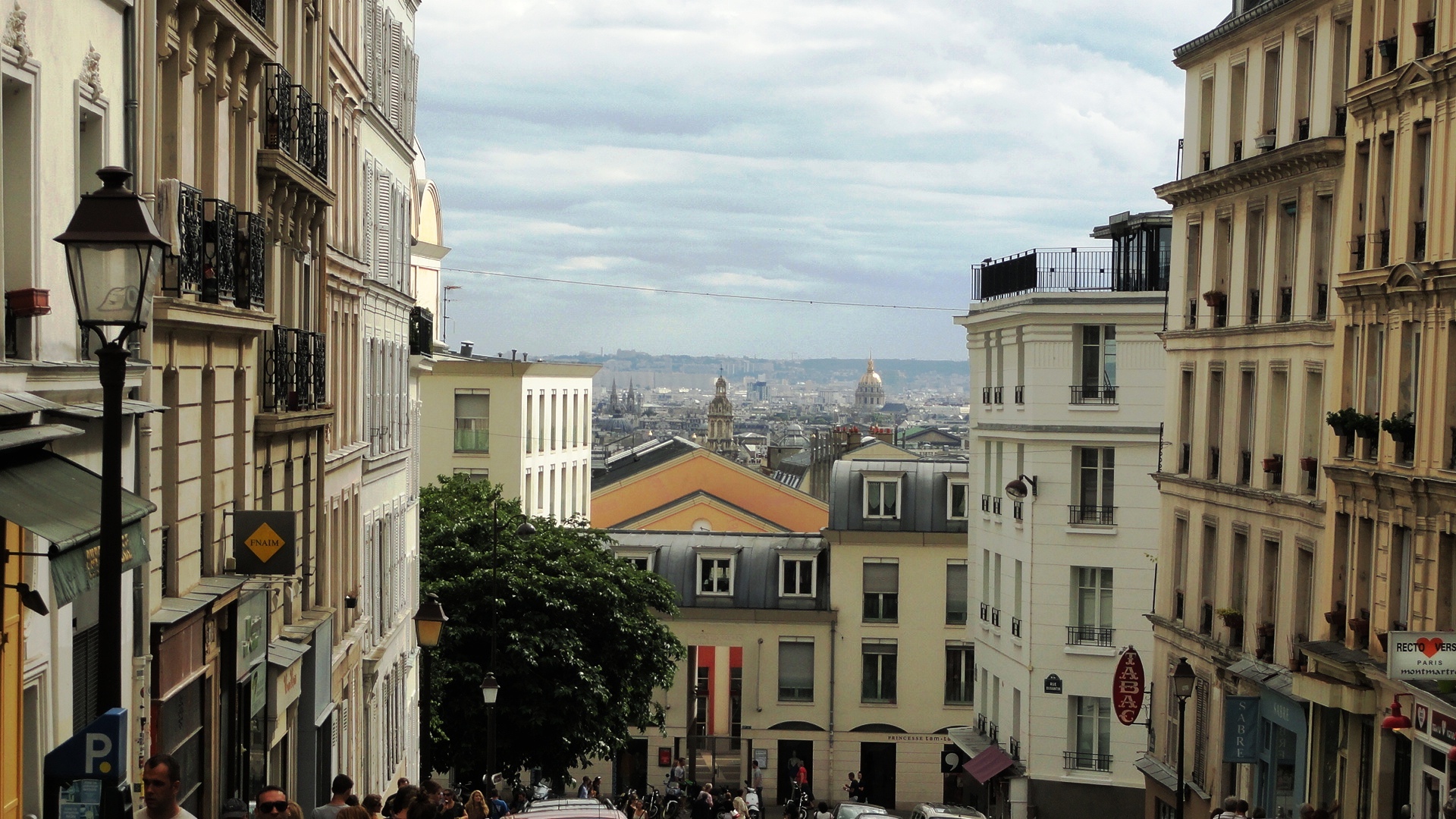 Balade dans Montmartre et les Abbesses  - Vue de Paris depuis la rue Ravignan