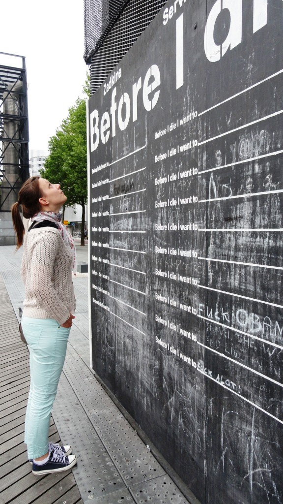 Rotterdam - Schouwburgplein - Mur "Before I die"