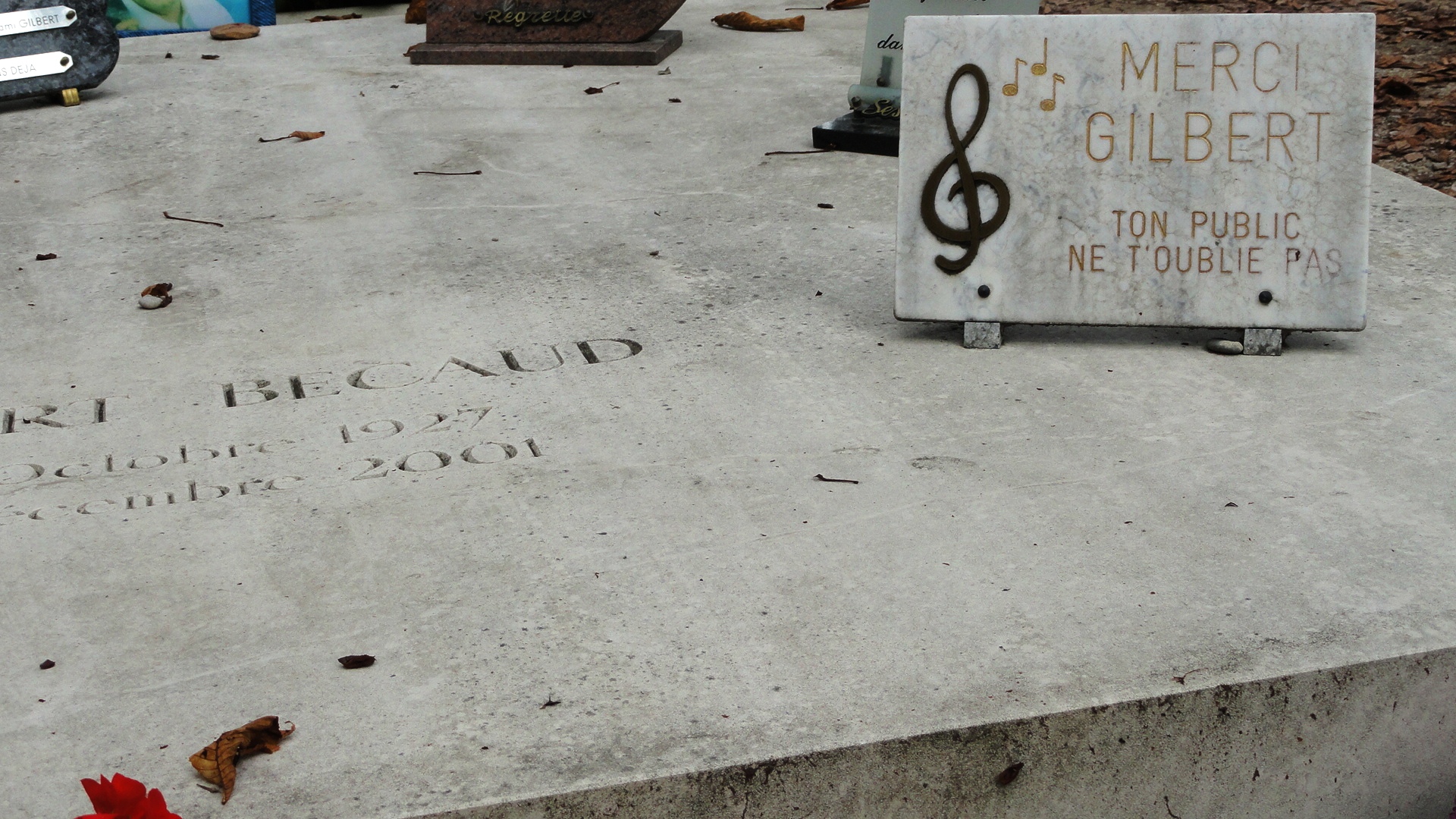 Le cimetière du Père Lachaise - Tombe de Gilbert Bécaud