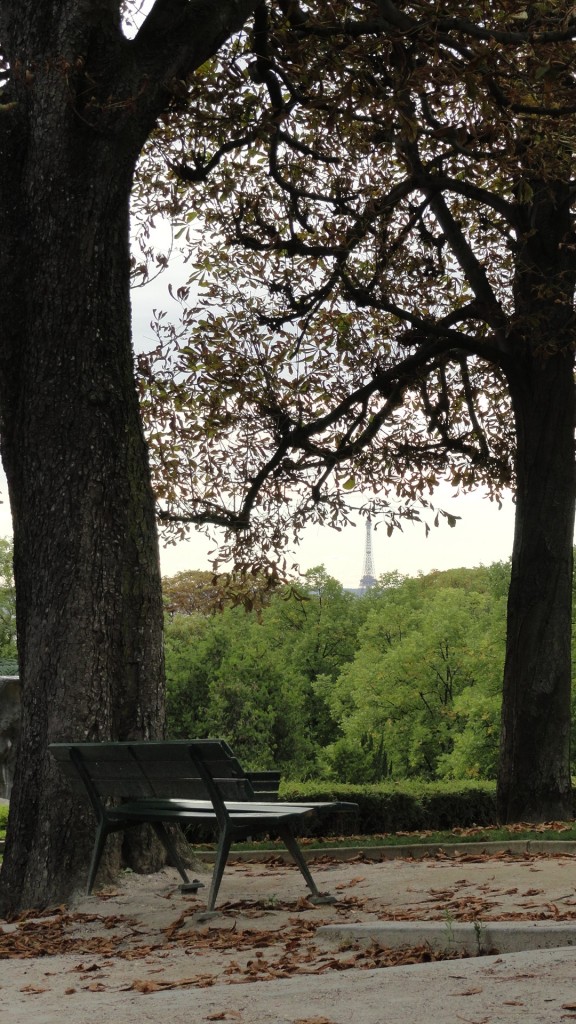 Le cimetière du Père Lachaise - Vue sur la Tour Eiffel