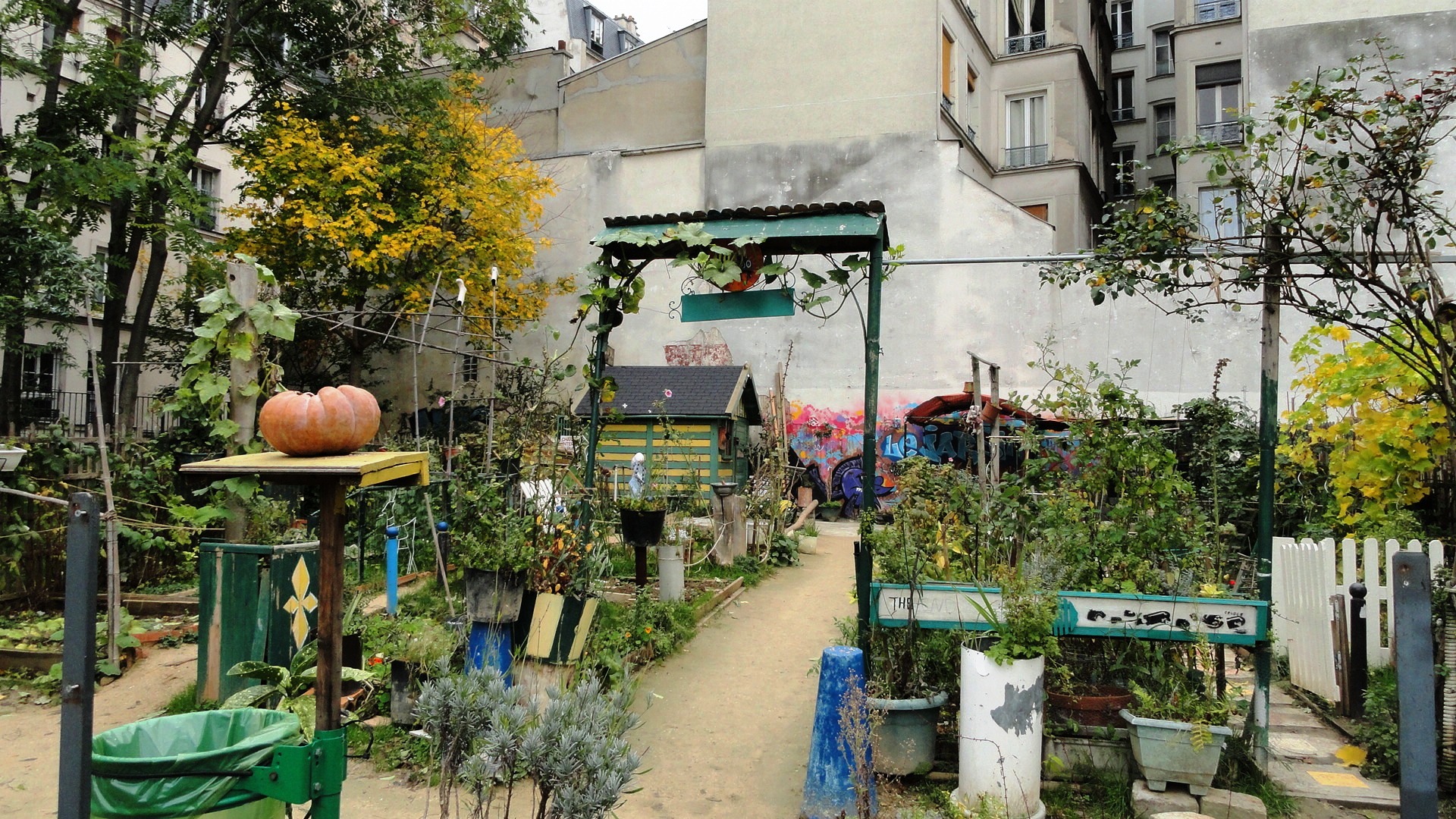 Le Jardin De Djena Place De Clichy