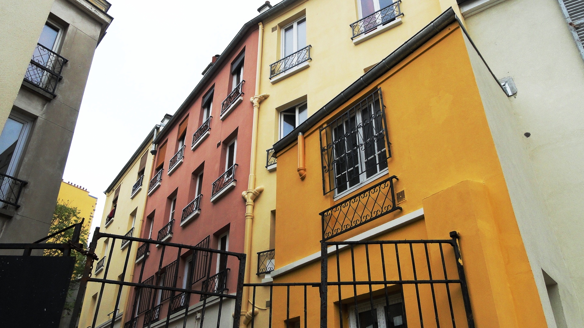 Square des deux Nèthes, Paris 18e - Immeubles colorés