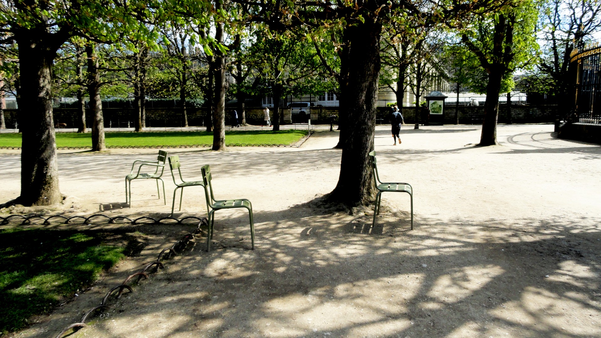 L'absence - Une balade au Jardin du Luxembourg