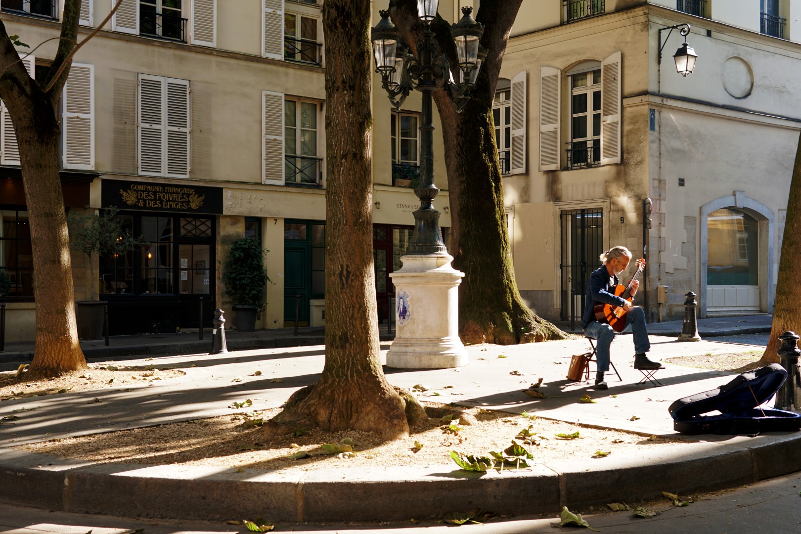 Place Furstemberg - Une balade autour d'Odéon - 5e et 6e arrondissements de Paris